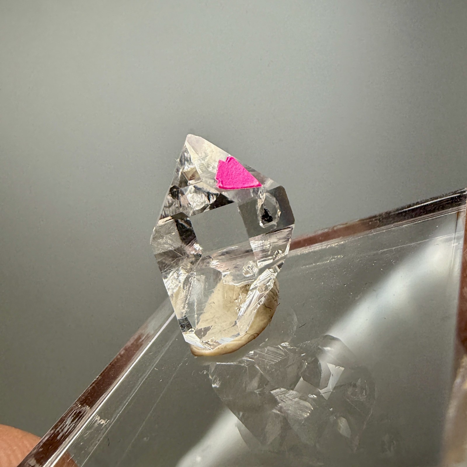 1.54 g Enhydro A-Grade Herkimer Diamond Gem w/ Moving Hydrocarbon