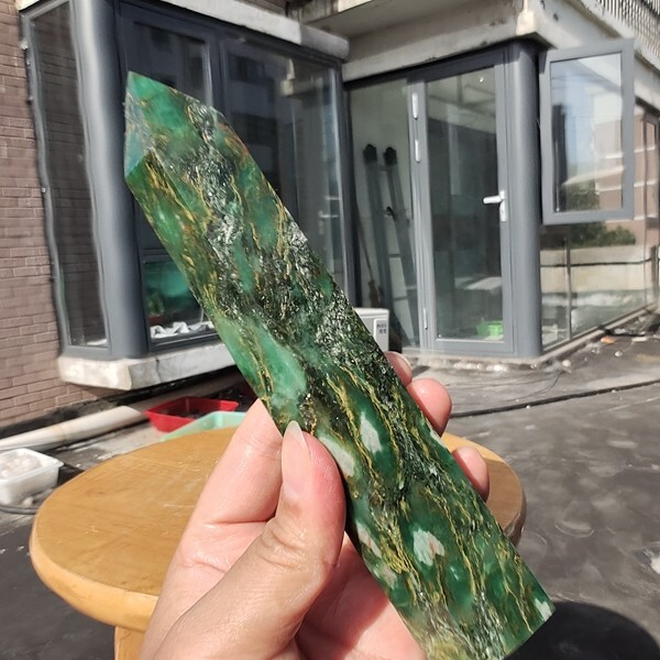 383g Natural Emerald Obelisk Tower Point Quartz Crystal mineral Healing Energy