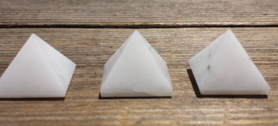 NATURAL WHITE AGATE SMALL GEMSTONE PYRAMID 20-22mm