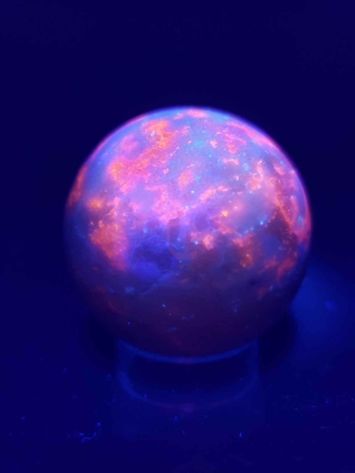 1.95″ Hackmanite Mineral Sphere Orb Ball STRONG UV, 186g or 6.56 oz