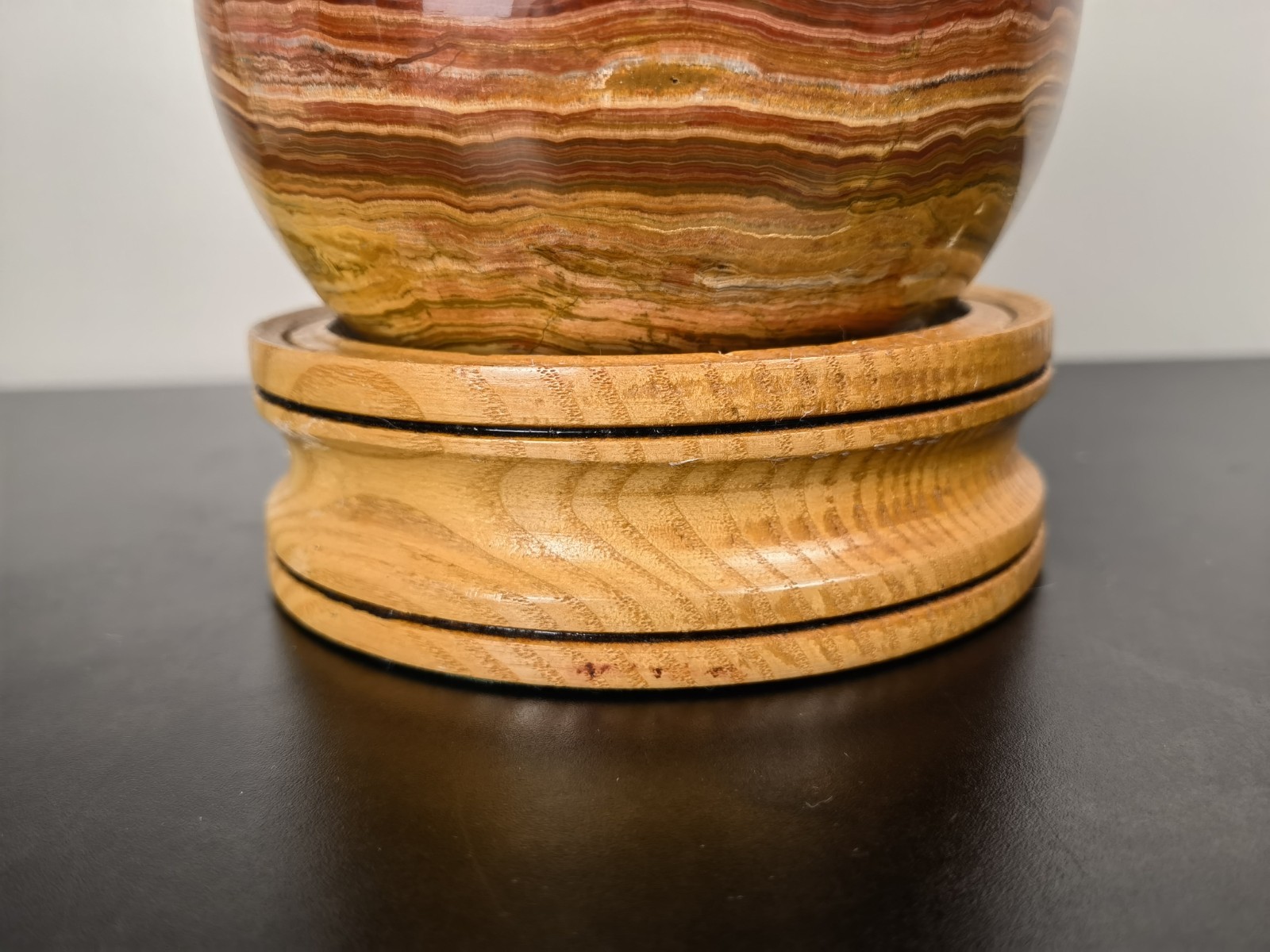 Natural Banded Onyx Stone Sphere Ball w/ Wooden Stand Decorative Mineral，6.7lb