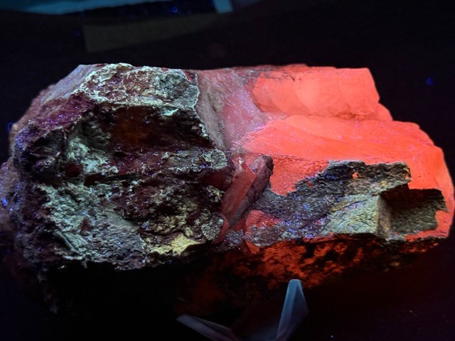 PHENOMENALLY FLUORESCENT /PHOSPHORESCENT 5″ CALCITE CRYSTAL ,COLORADO