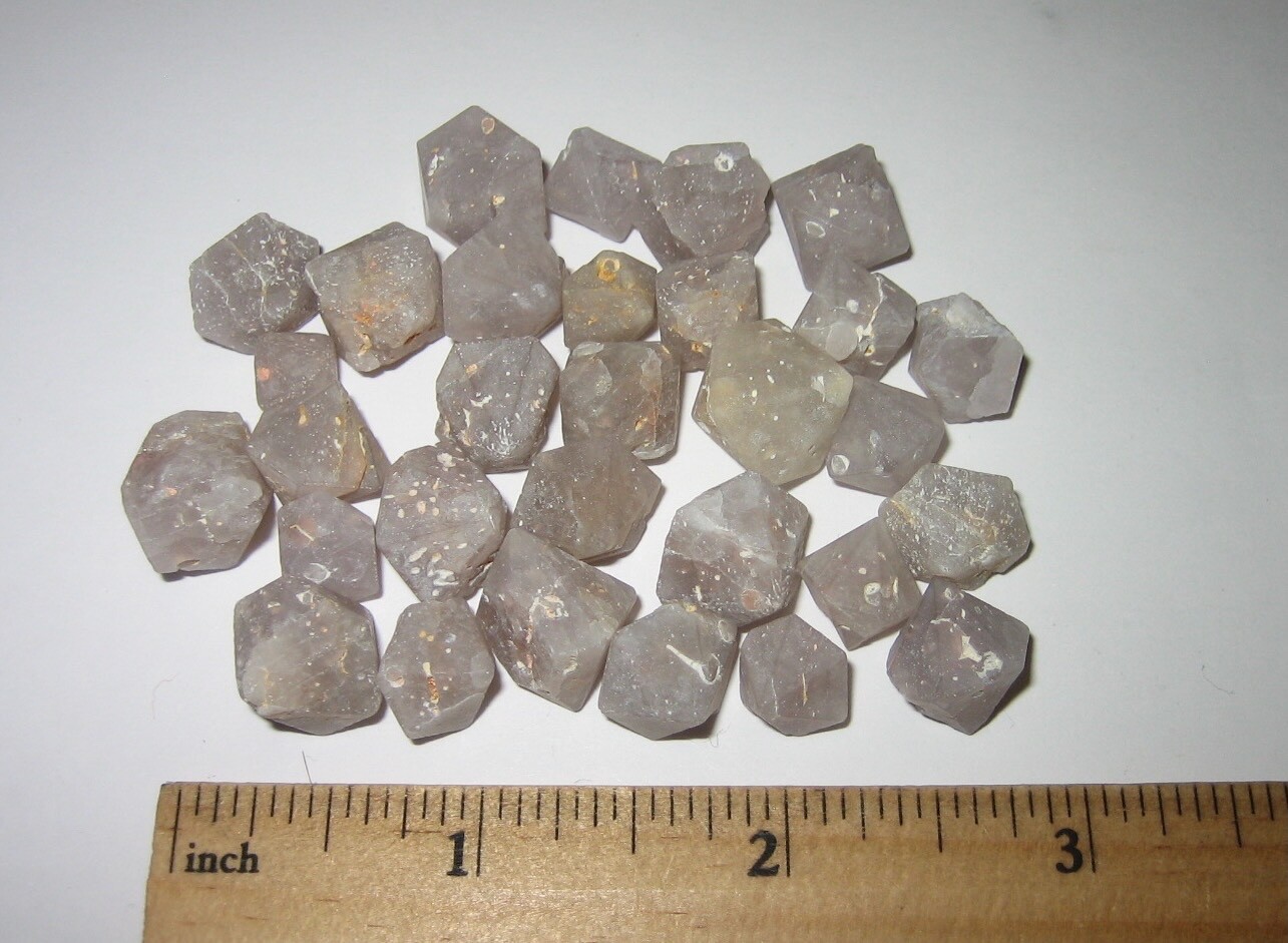 30 SMALL NATURAL ROUGH 0.2″- 0.5″ BETA QUARTZ CRYSTALS FROM INDONESIA ~ 53.3g *4