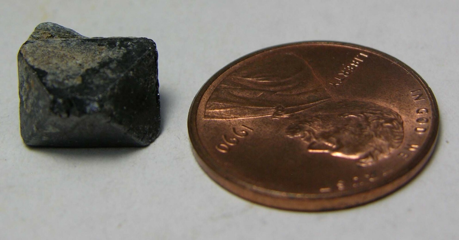 #4 Pakistan 10.35ct Natural Octahedron Magnetite Crystal Specimen 2.05g 12mm
