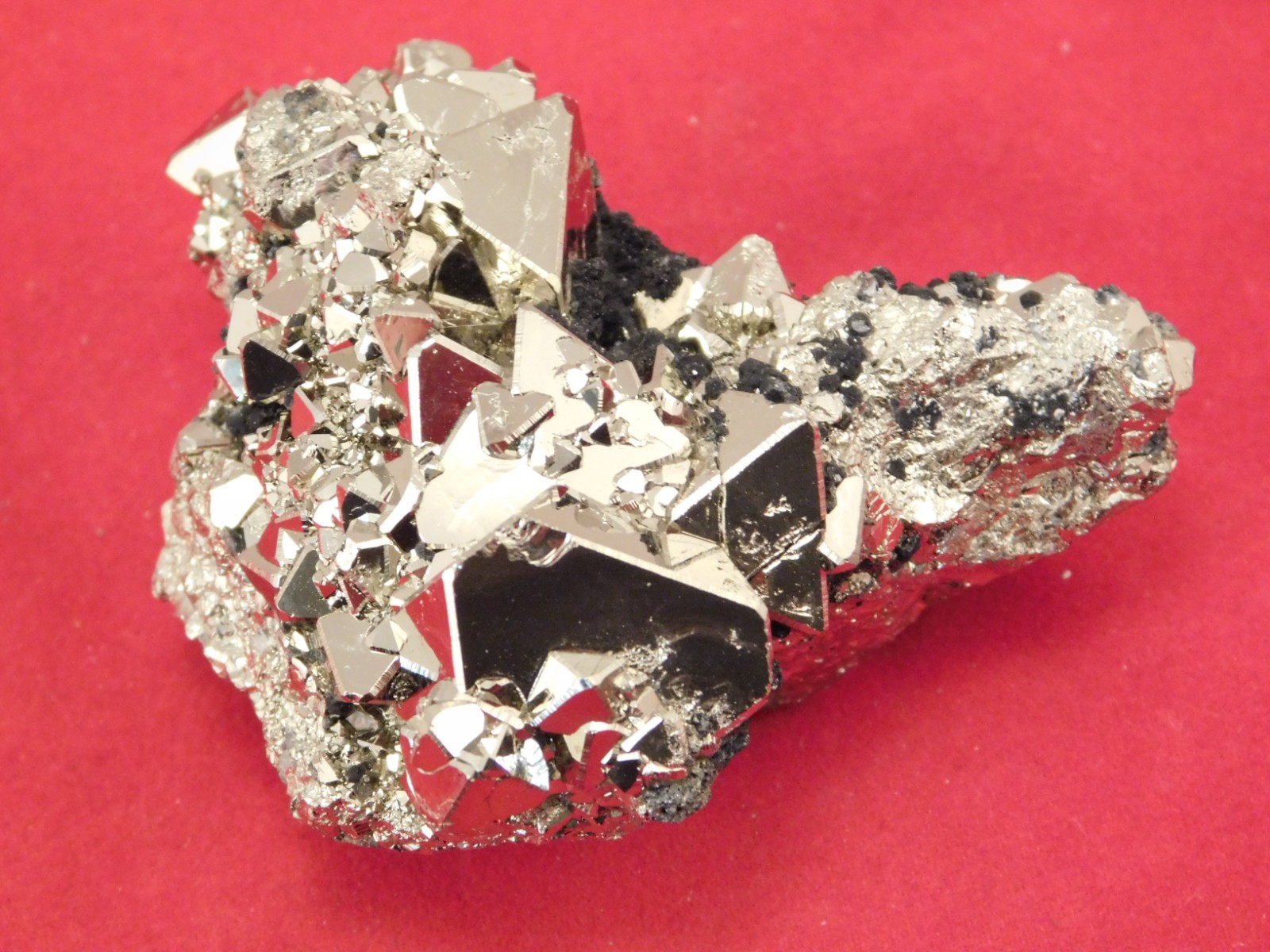 PYRAMID Shaped Crystals Tetrahedron PYRITE Crystal Cluster Sphalerite Peru 162gr