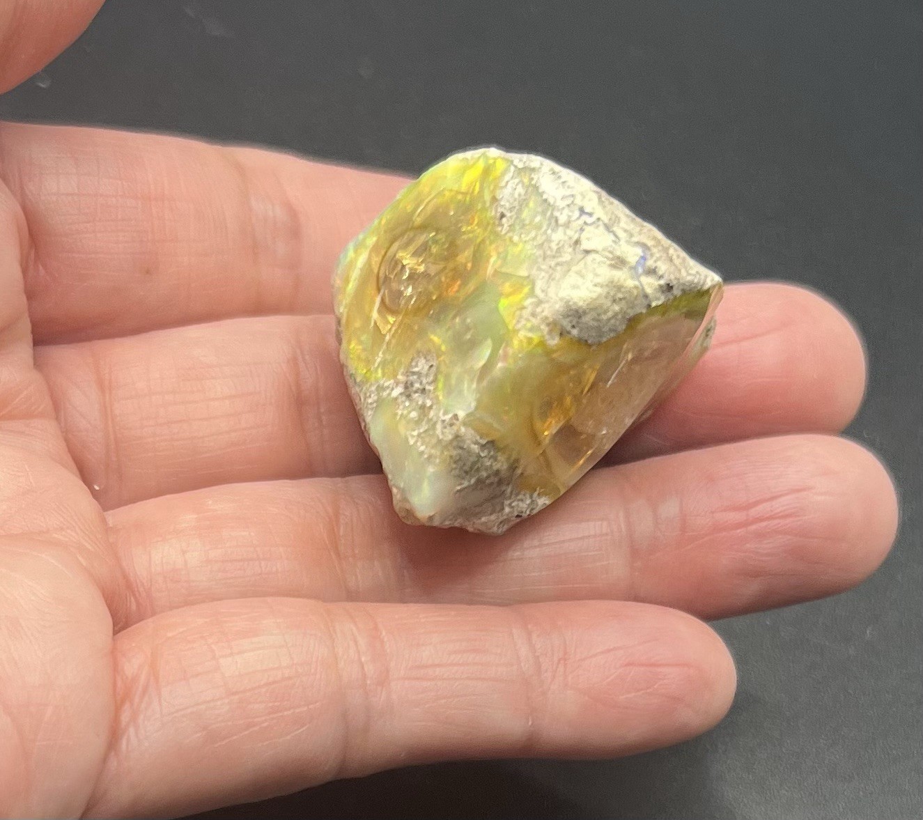 Ethiopian Welo Genuine Opal 23.8g Approximately 1 1/2in AWESOME FLASHES