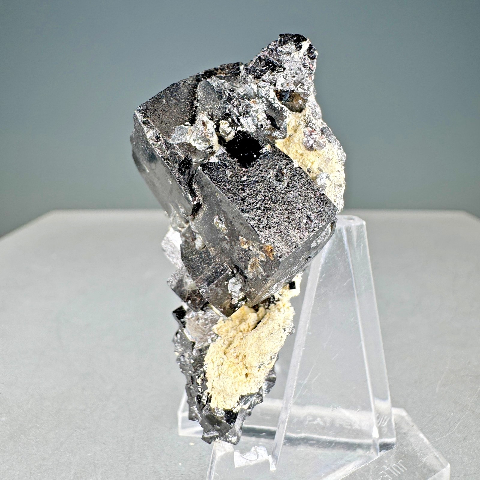 Fine Cubic Magnetite Crystals: Empire State No. 4 Mine, Balmat, New York