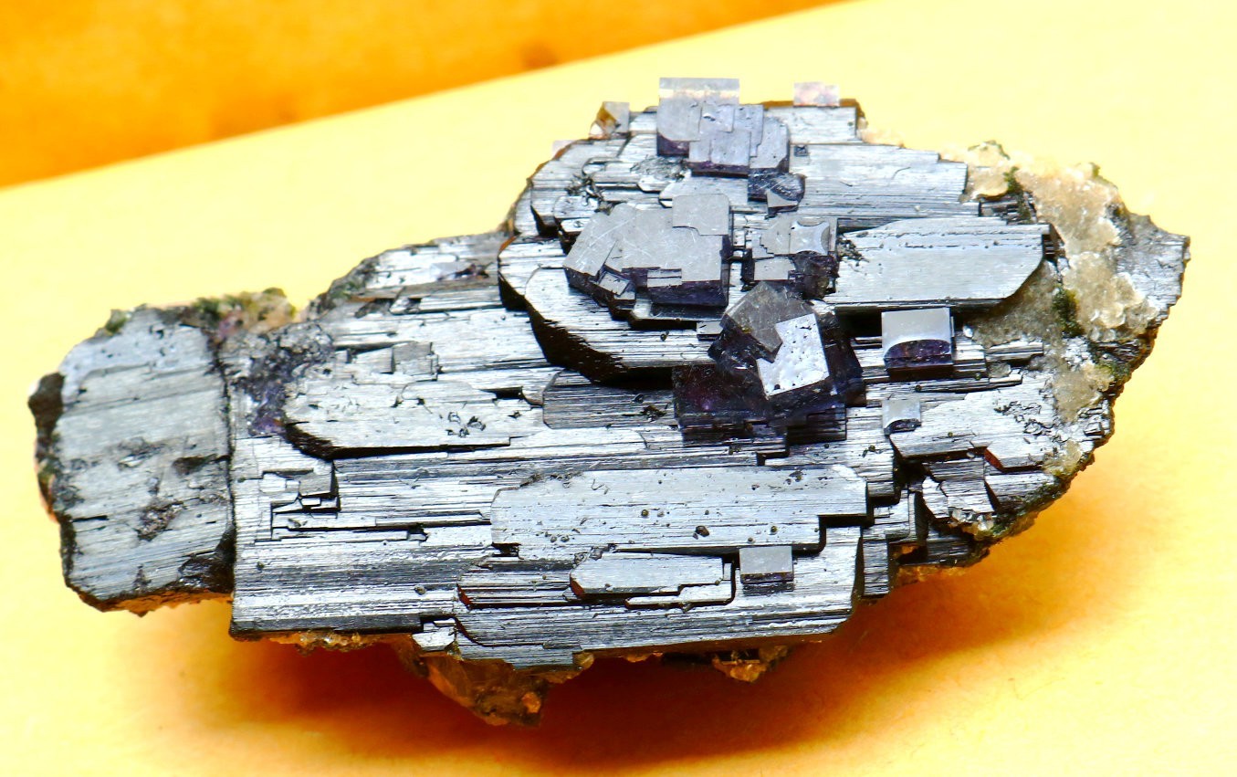 Natural”Hair” Blue Cubic fluorite Black tungsten ore mineral specimen/China