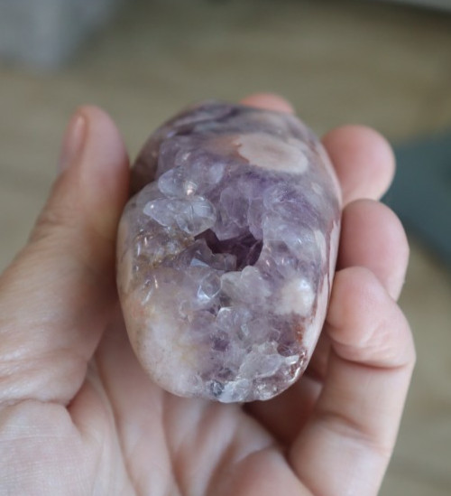 PINK AMETHYST FREEFORM 3.60 X 1.51 INCHES TALL/ 188.1 GRAMS