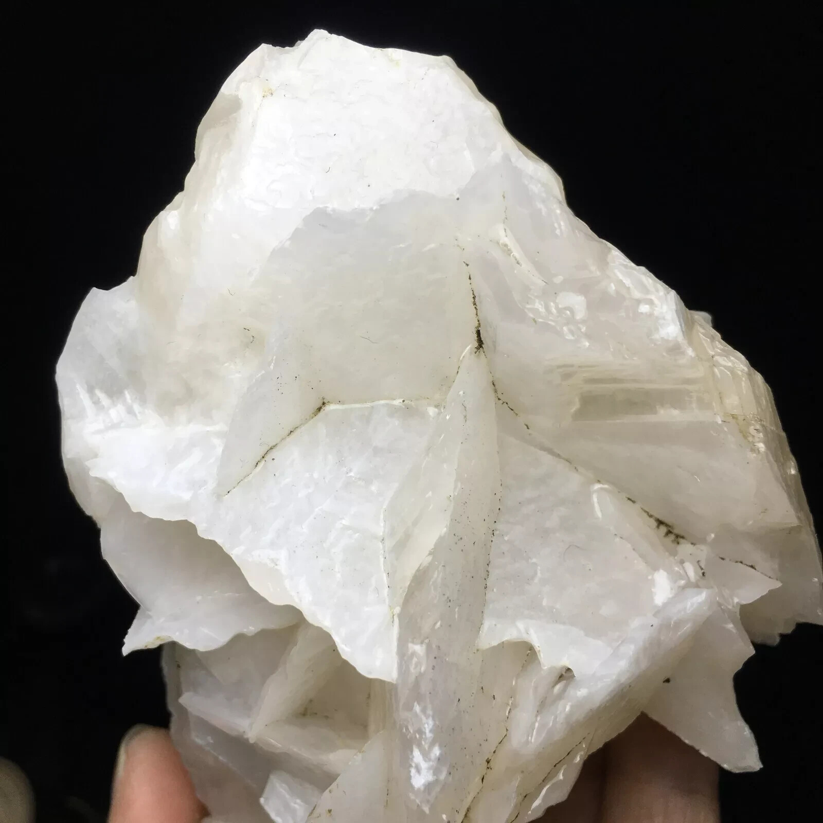 387g Rare pink fluorescent calcite comes from Chenzhou, Hunan, China