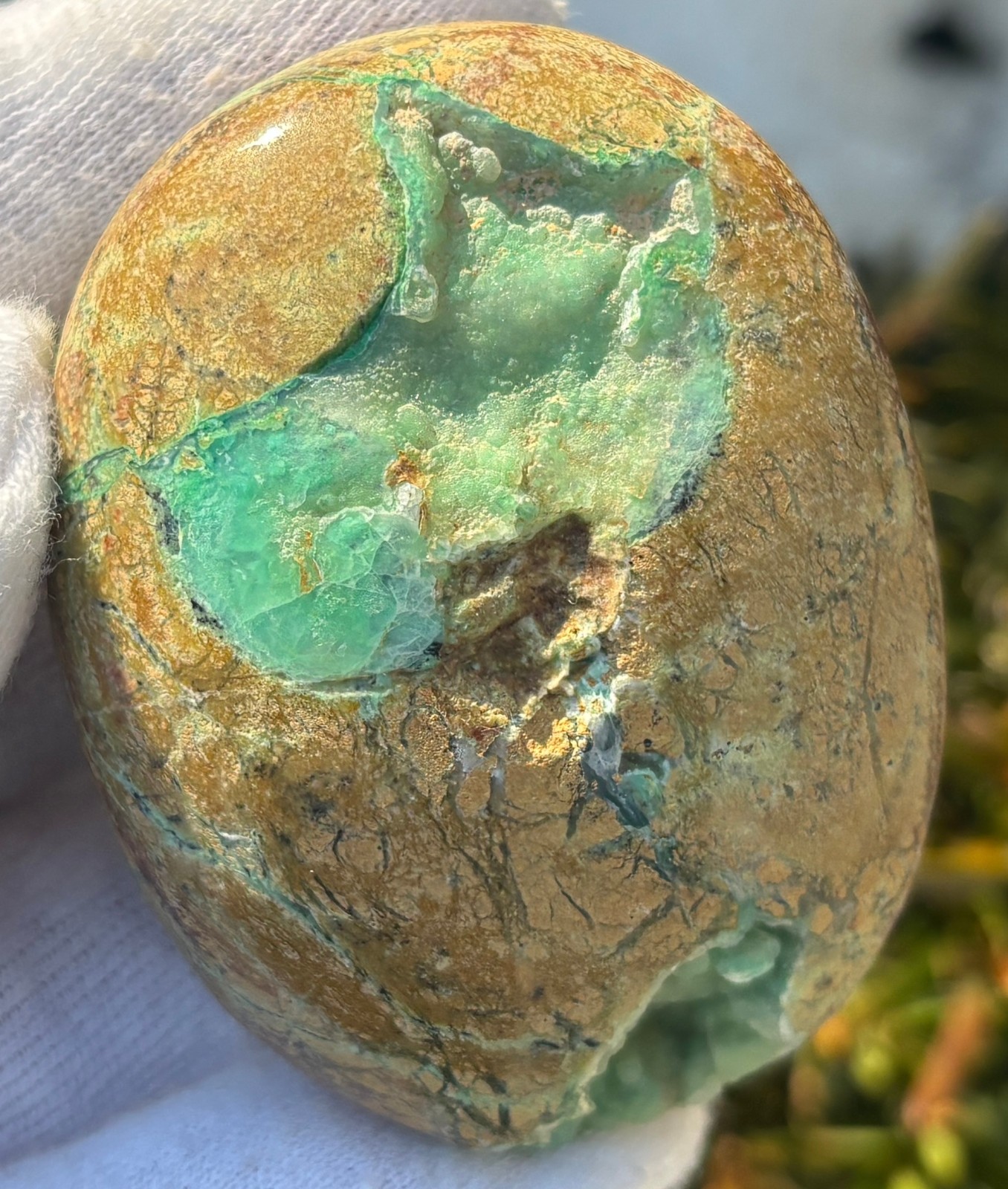 USA SALE SEE VIDEO 157g LOT 2 GREEN SMITHSONITE PALMSTONES PALM STONE STONES