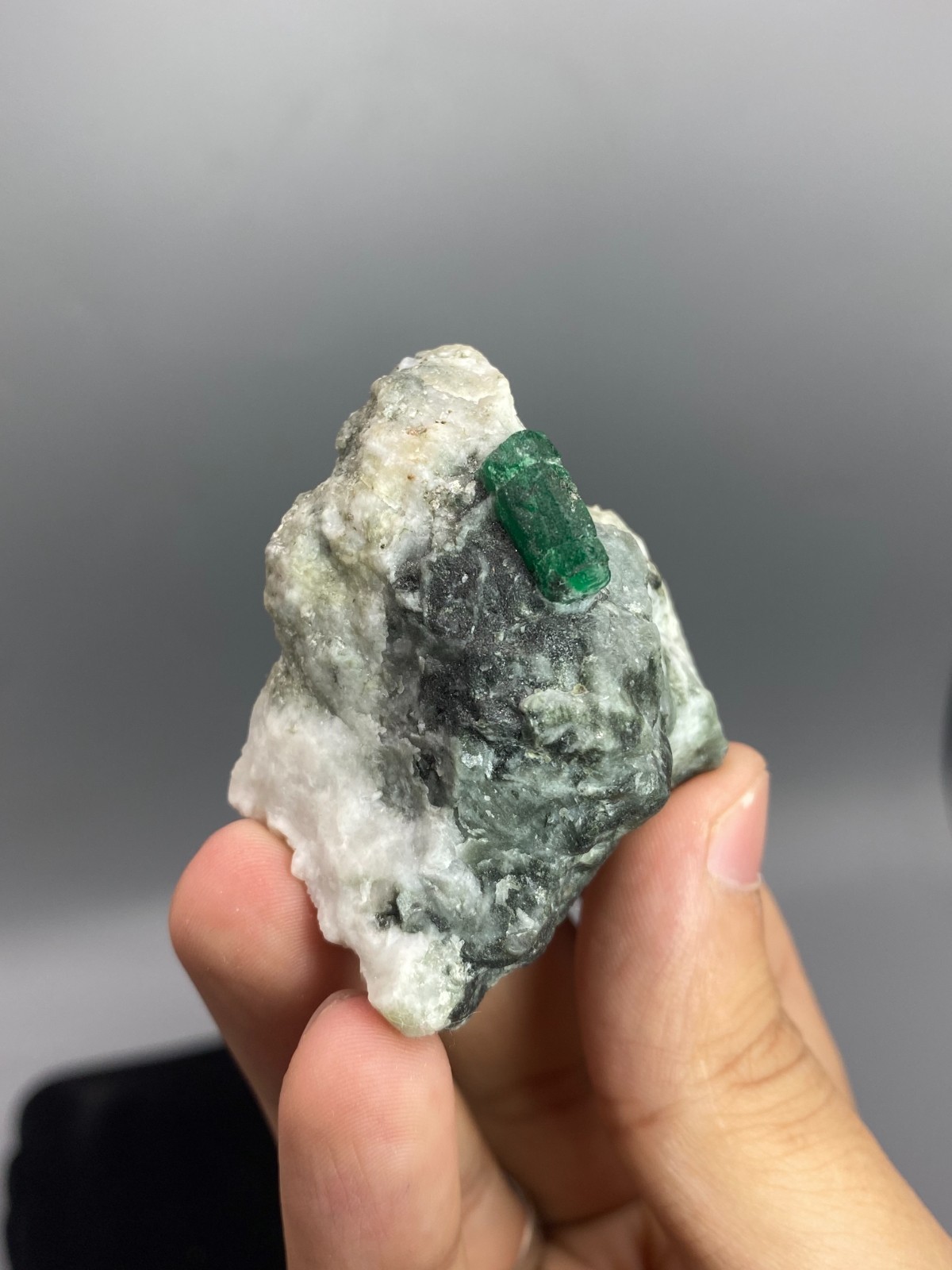71.4g Natural Emerald Crystal Specimen on Matrix 42.5x54x36mm Swat Pakistan