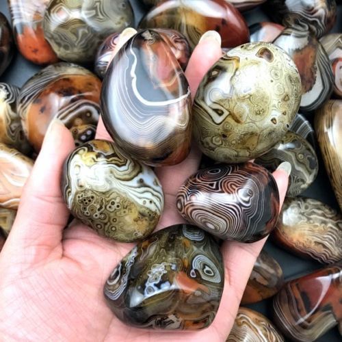 1PC Madagascar Banded Agate Alarge Tumbled Beautiful Patterns Randomly Send
