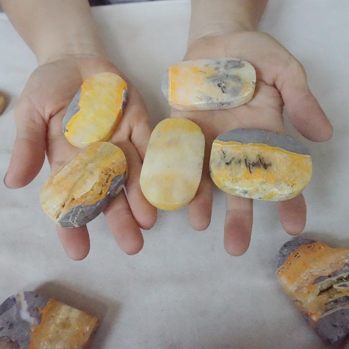 2.2LB 13Pcs Natural Bumble Bee Jasper Quartz Crystal Heart Palm Stone Healing