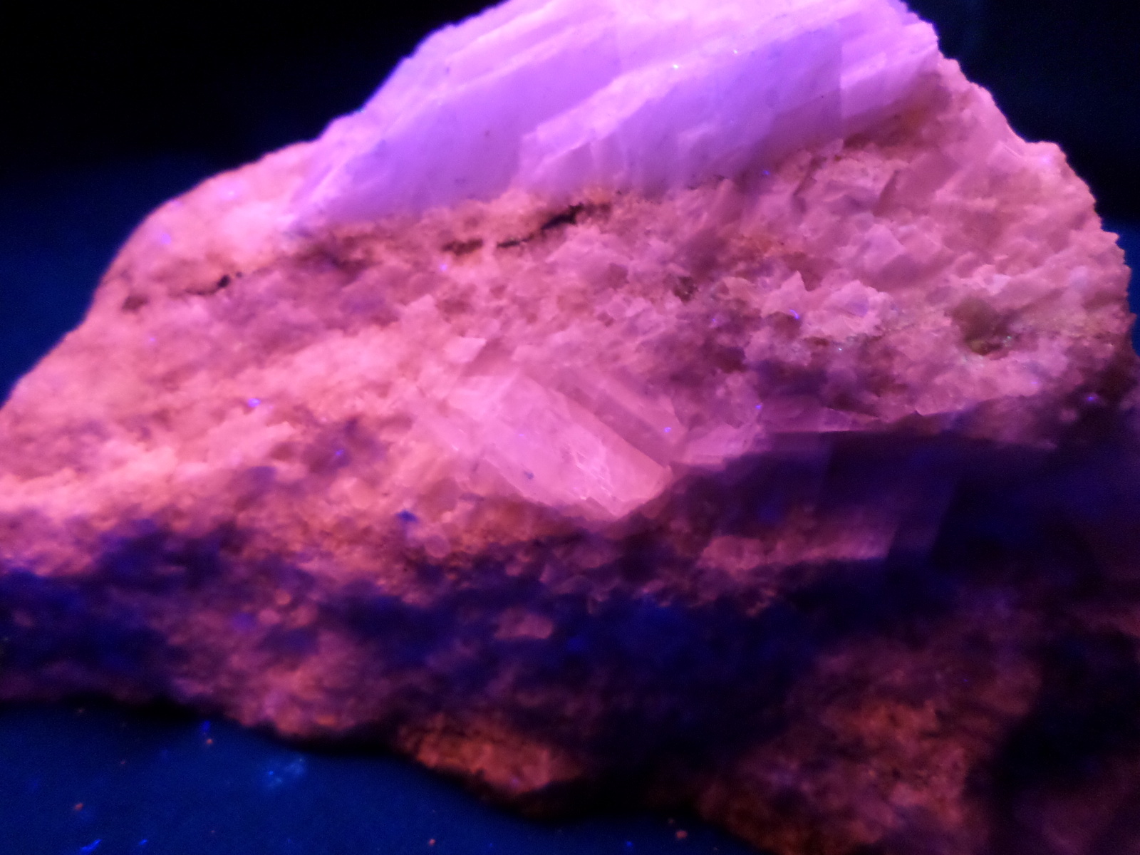 KB: NEW!! BRIGHT FL. RED CALCITE FROM THE WHITE KNOB QUARRY, CALIFORNIA