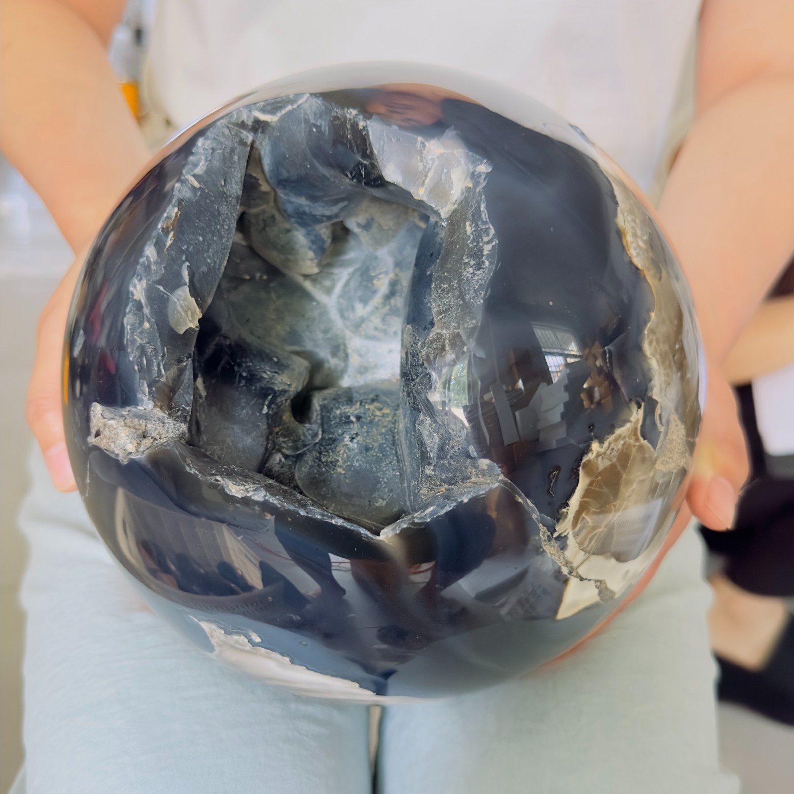 21.23LB Natural volcanic agate crystal cave ball polishing and healing 9.65kg