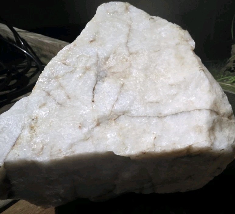 NATURAL ROUGH MILKY QUARTZ 30 LBS