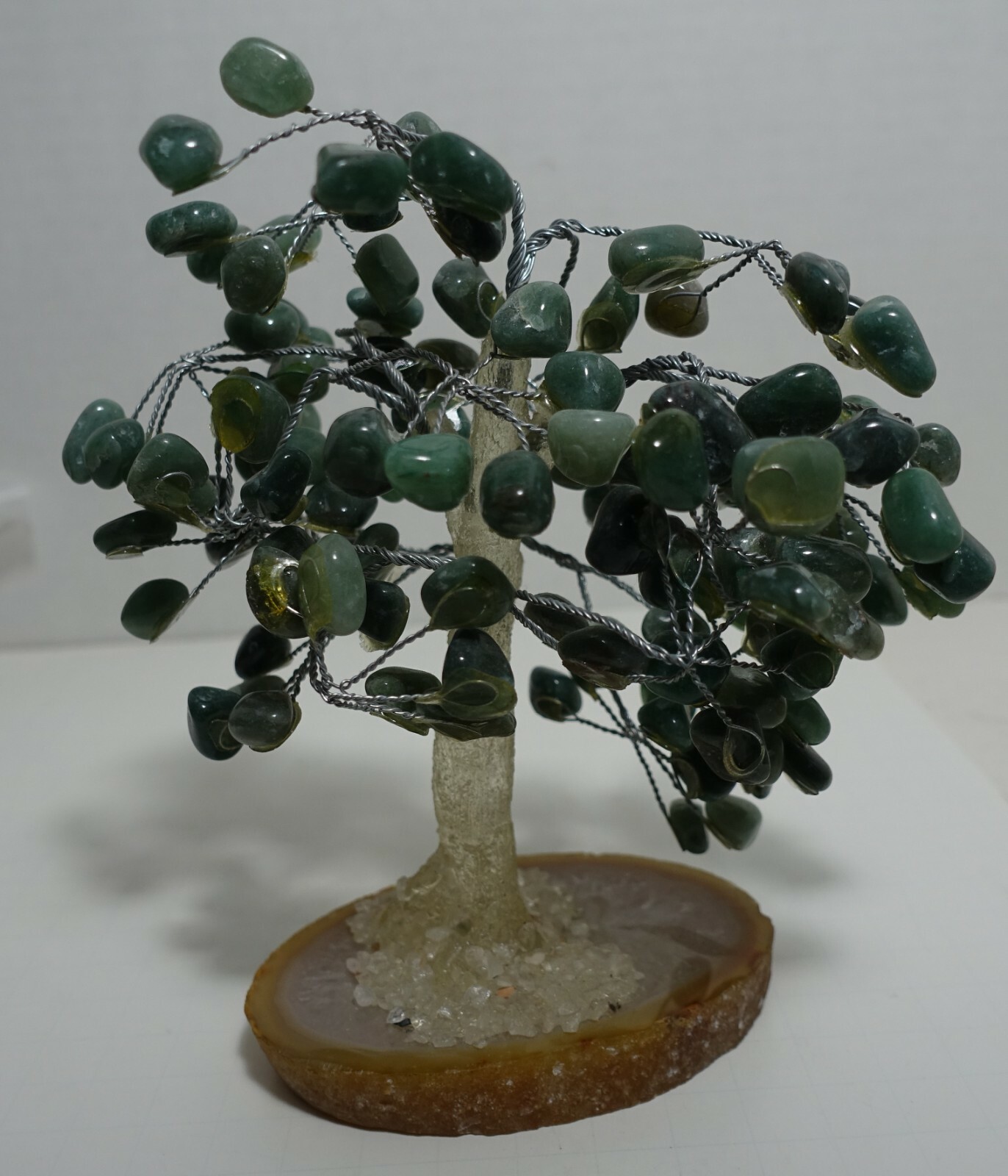 qz-6 -HANDCRAFTED BONSAI TYPE TREE, JADE, WIRE, LUCITE AND AGATE GEODE SLICE 6″H