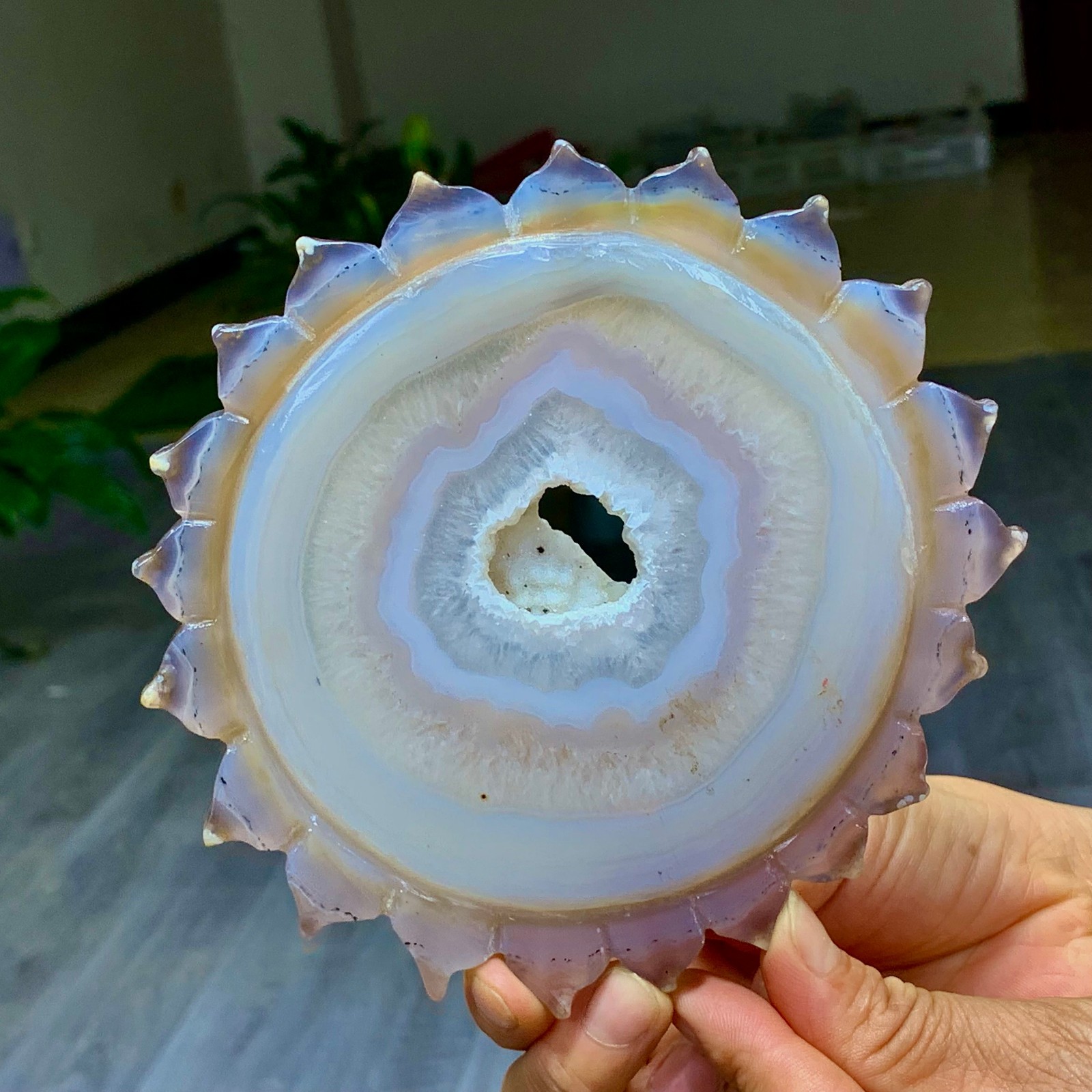 356G Natural agate crystal cave quartz hand carved sunflower