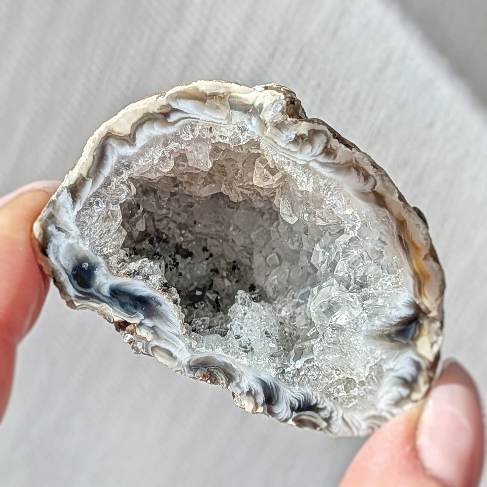 2″ oco agate geode, self-stands, natural quartz druzy geode half, quartz crystal