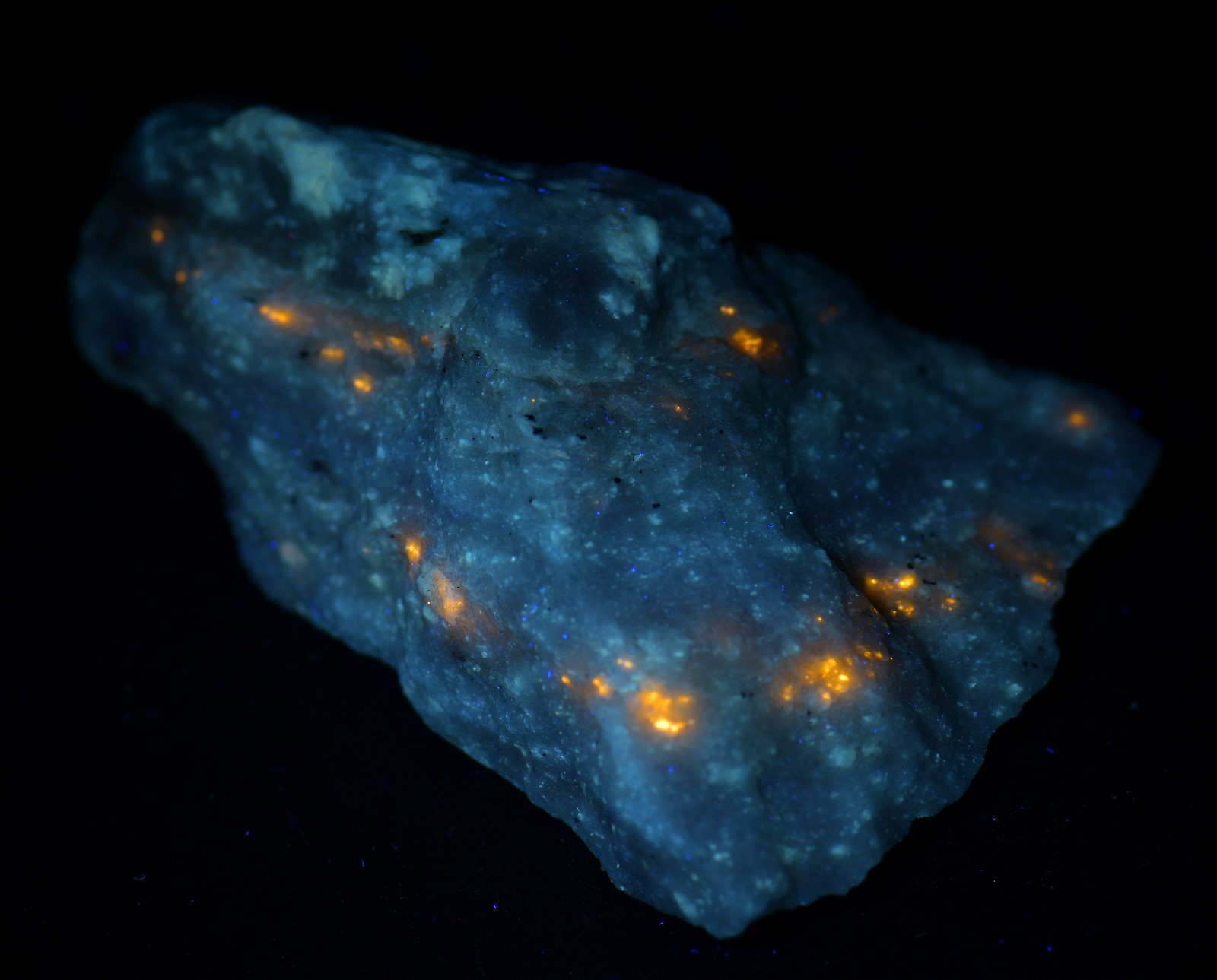 Diopside and Phlogopite fluorescent specimen. Gfoehl, Austria. 107 grams.