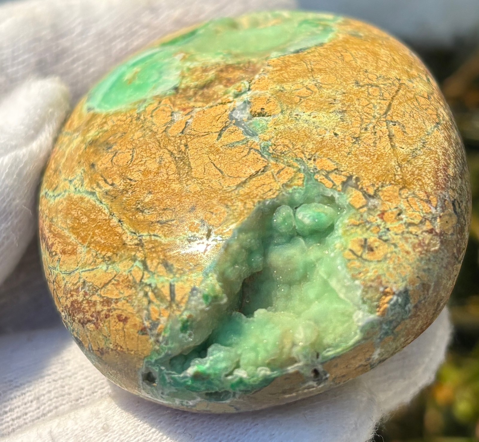USA SALE SEE VIDEO 157g LOT 2 GREEN SMITHSONITE PALMSTONES PALM STONE STONES