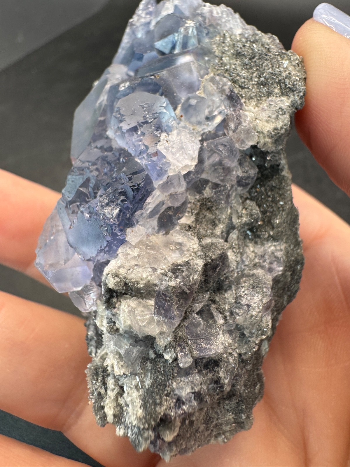 6413 Brilliant Blue Tanzanite Fluorite with RAINBOW and Quartz 106g Fu Jian