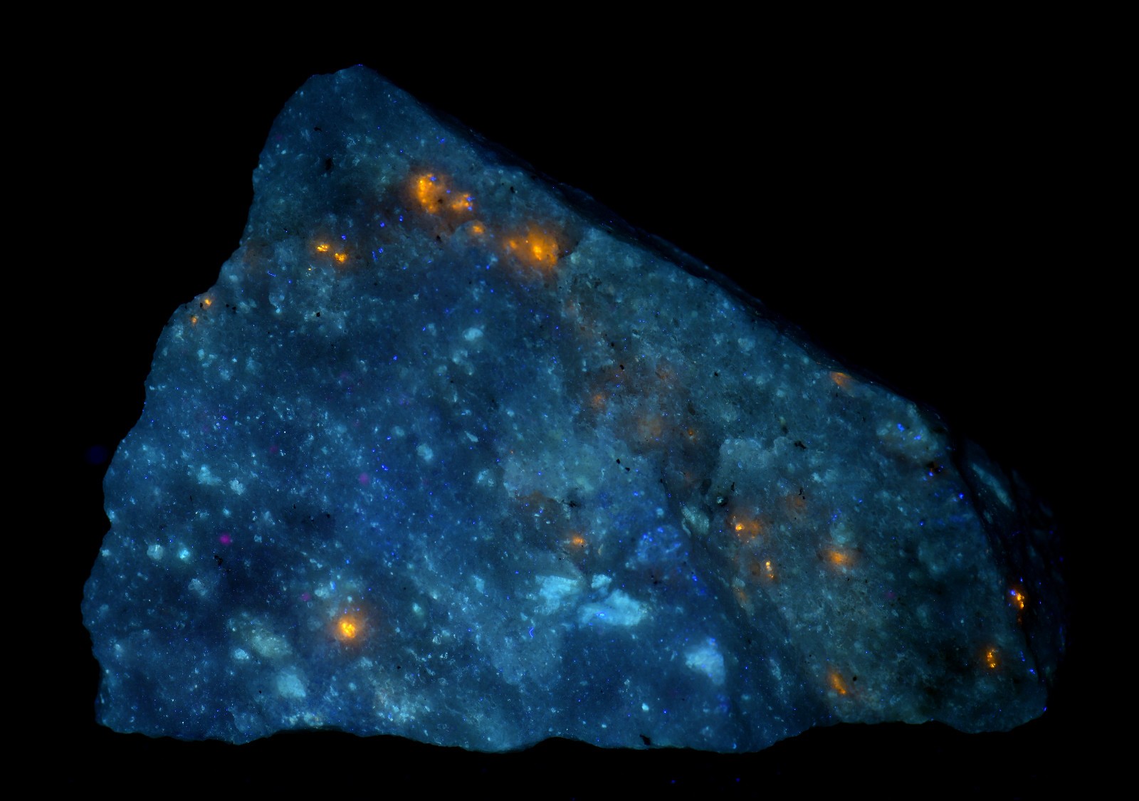 Diopside and Phlogopite fluorescent specimen. Gfoehl, Austria. 107 grams.