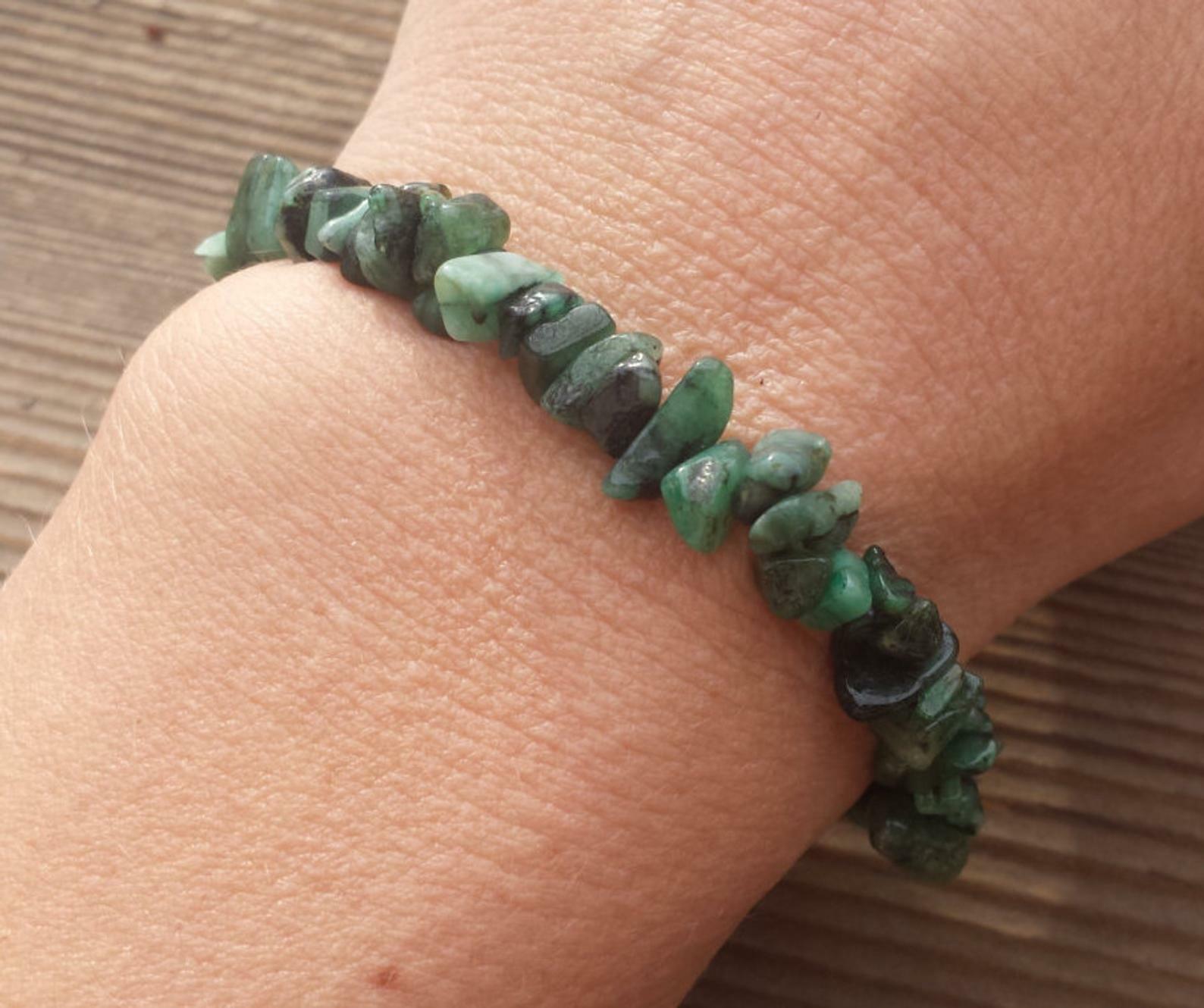 NATURAL EMERALD STONE GEMSTONE STRETCHY CHIP BRACELET