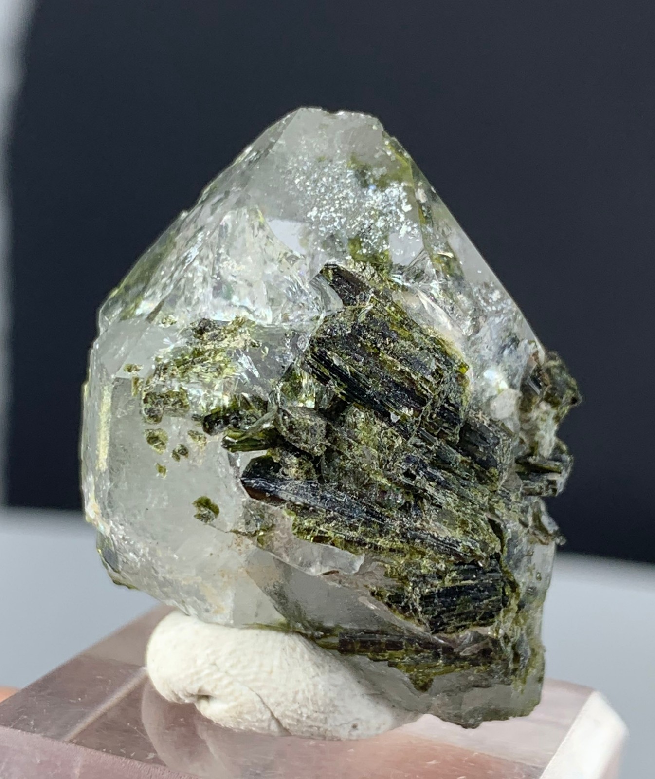 87 Carats Natural Quartz Crystals W/Epidote Inclusion From Balochistan Pakistan