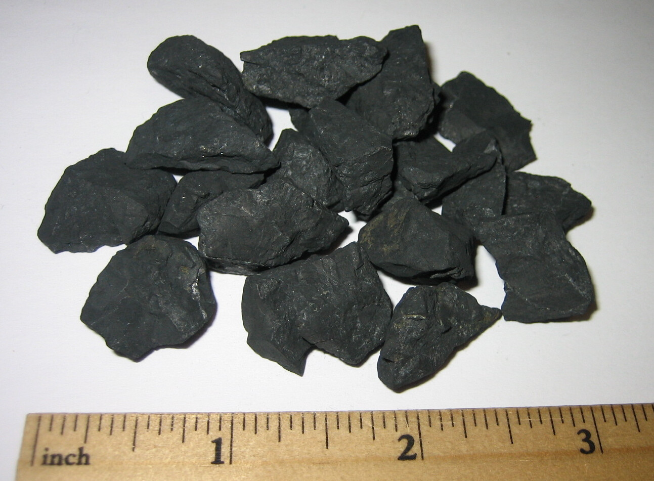 20+ NATURAL ROUGH SHUNGITE HEALING PURIFICATION STONE MINERALS RUSSIA ~ 50grams