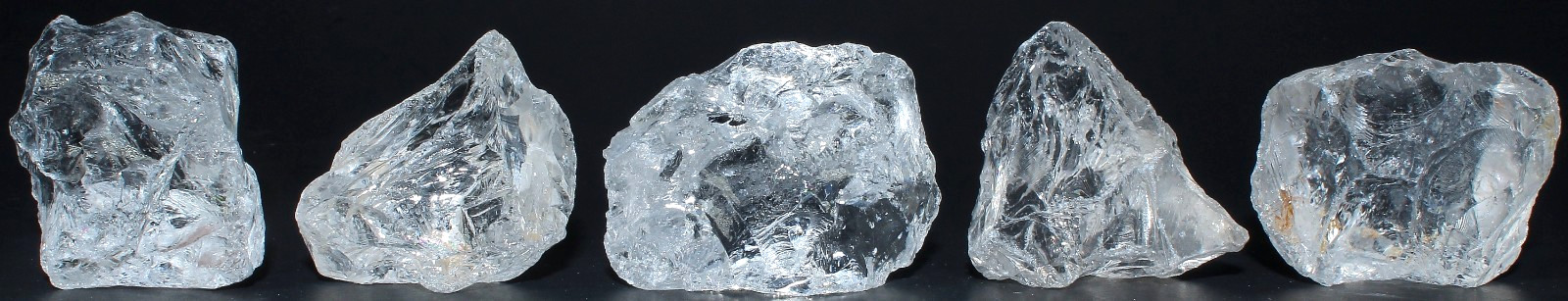 5 Pieces of XL Rough Brazilian Quartz / 16.20 oz (459.26gr) / 3827