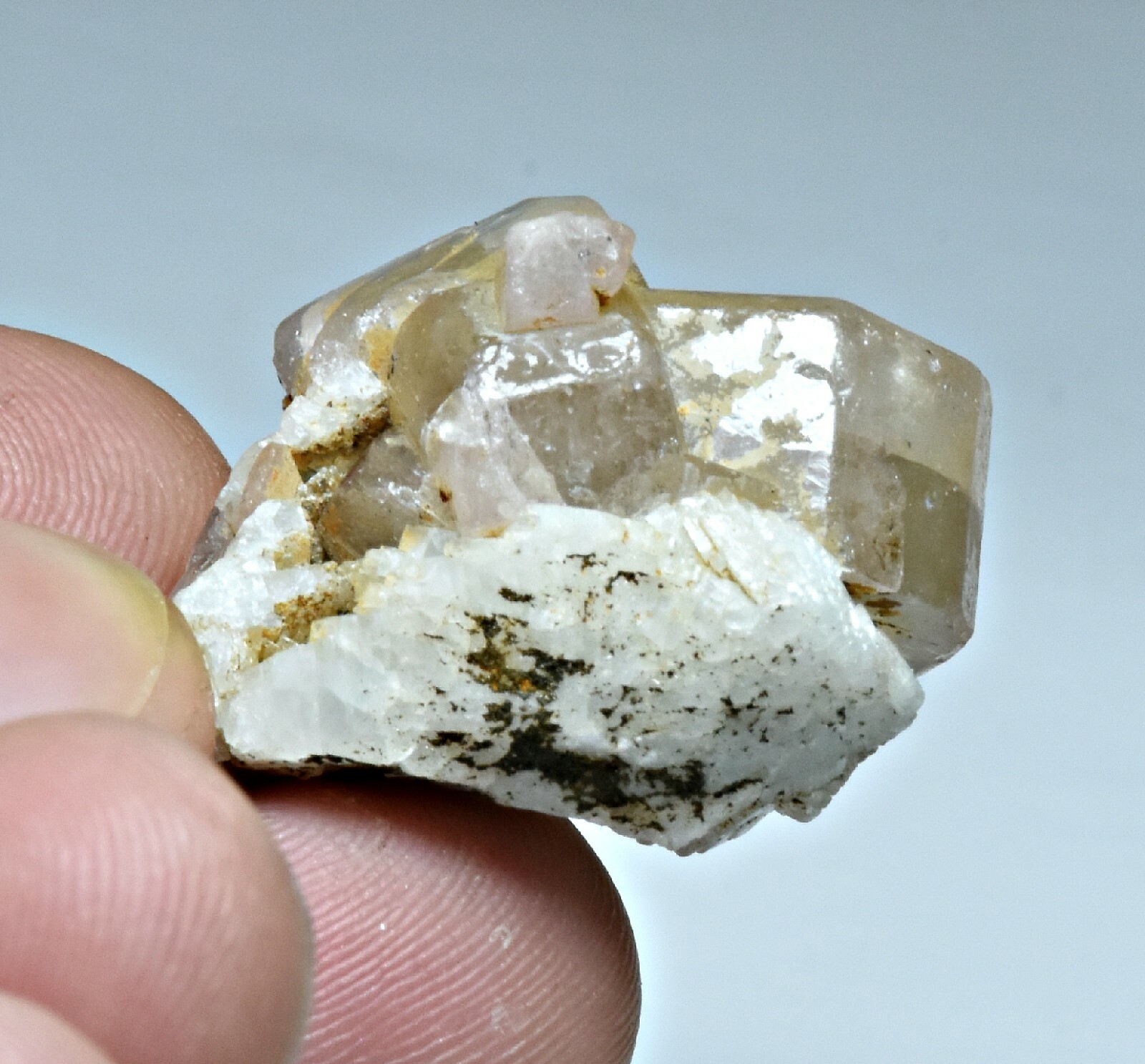 57 CT Excellent Condition Sharp Fluorescent Apatite Crystals Bunch