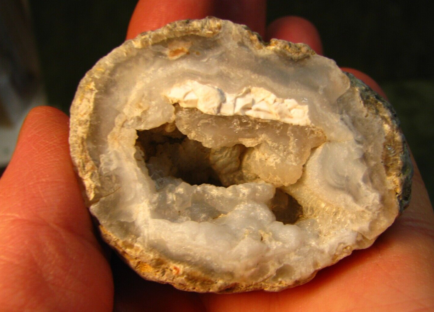 4.7oz 2.4in 133g AGATE GEODE HALF QUARTZ CRYSTALS NOT POLISHED #307