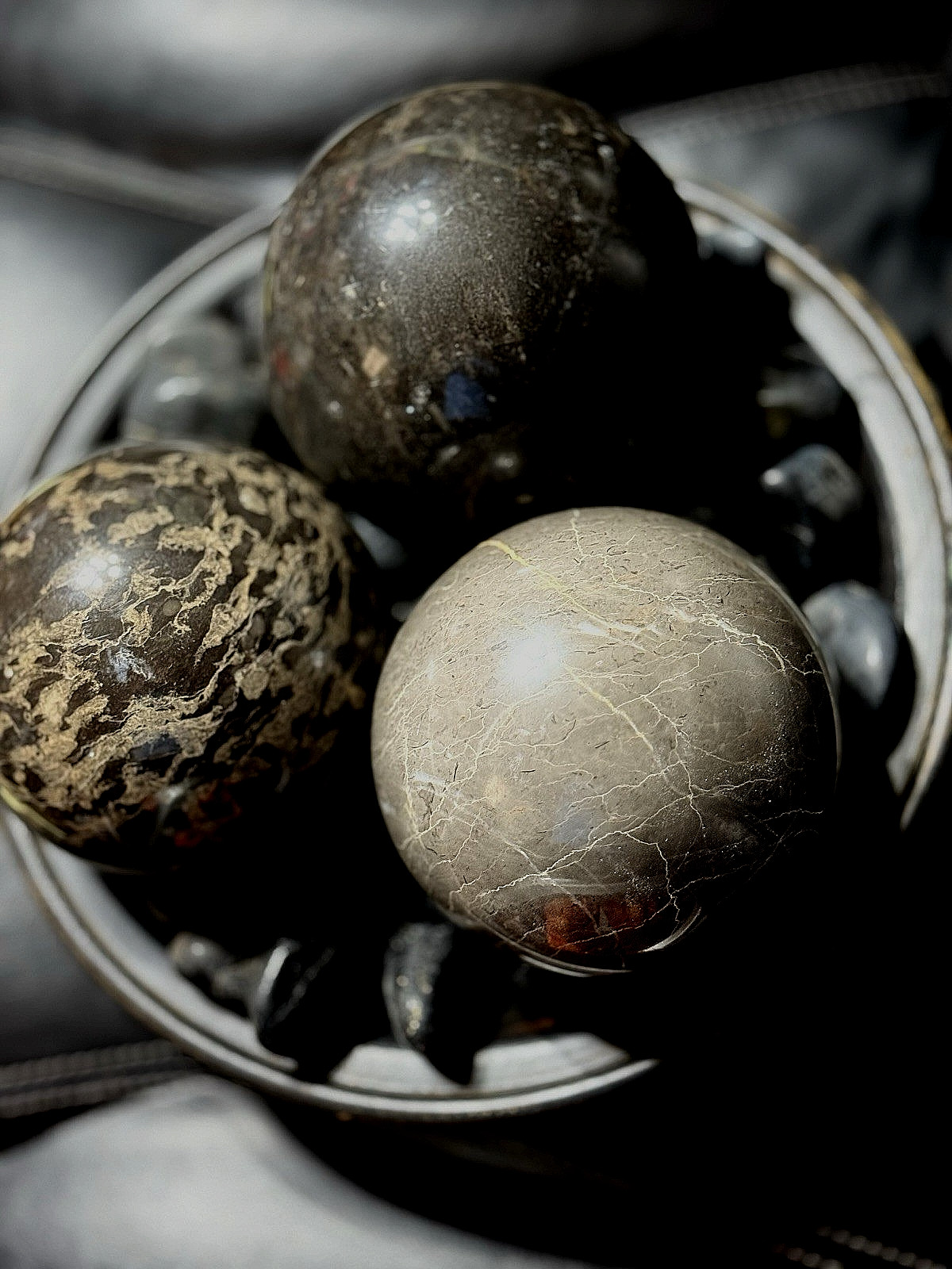 3pc Large 5″ Marble Sphere Balls With Black Rocks And 12” Wooden Bowl VERY NICE!