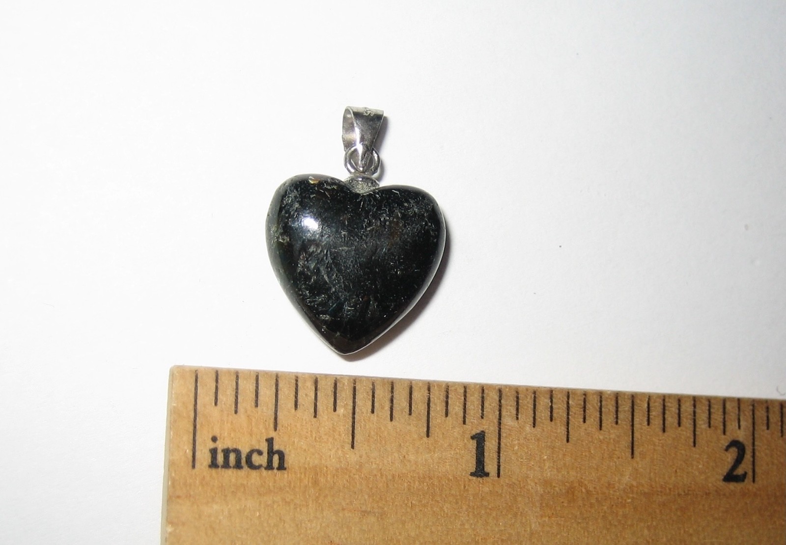 15mm RARE! POLISHED NATURAL AUTHENTIC NUUMMITE STONE HEART PENDANT GREENLAND *2