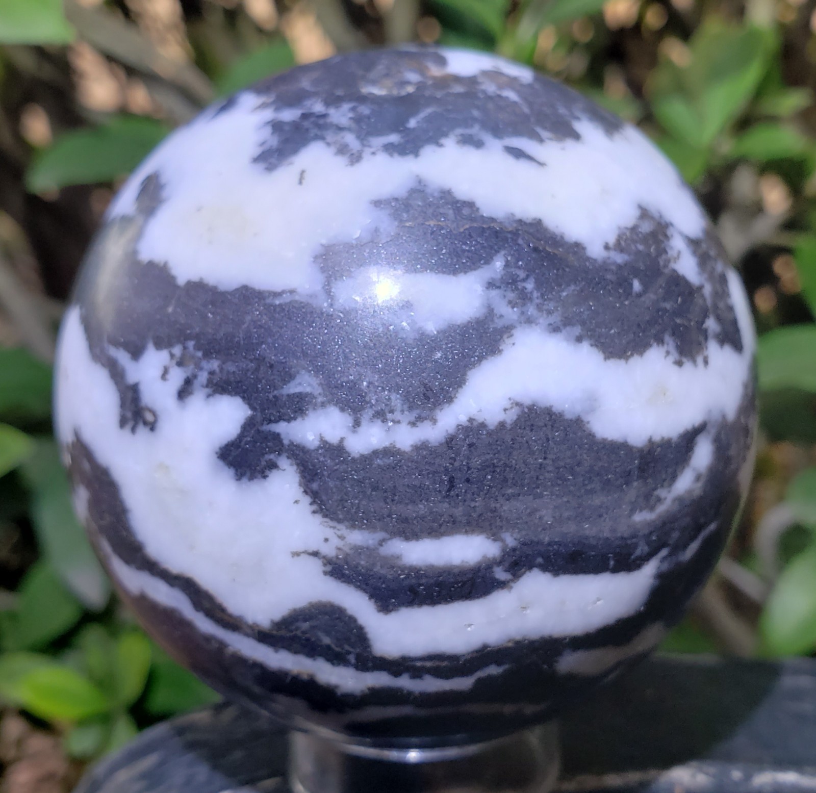 2.9″ Zebra Jasper Chalcedony Crystal Sphere Orb Ball Phosphorescent UV, 594g