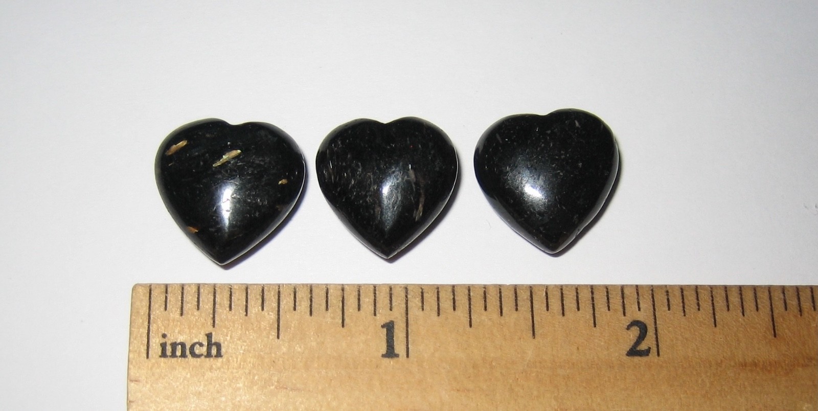 3pc 15mm RARE POLISHED NATURAL AUTHENTIC NUUMMITE STONE HEARTS FROM GREENLAND *3