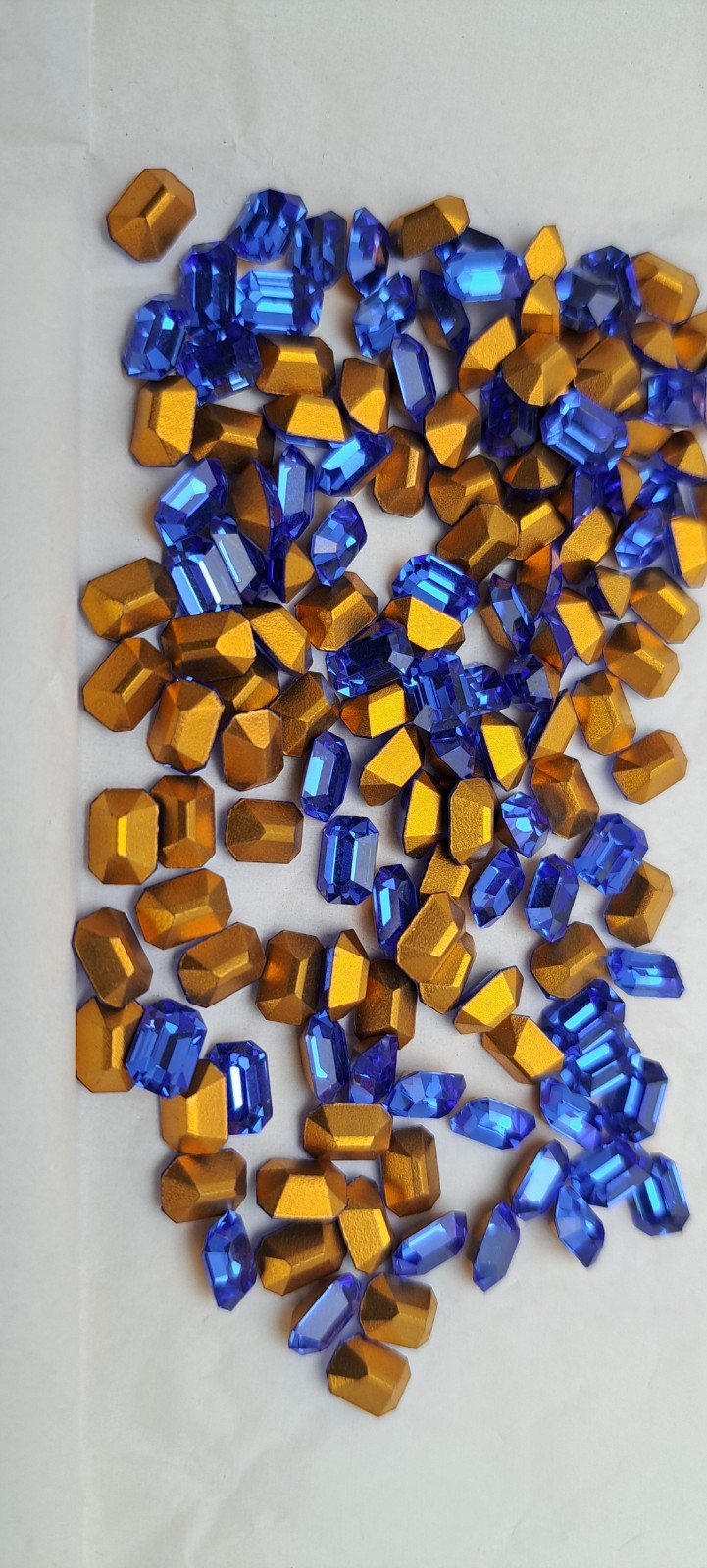 25 pieces Vtg 5x7mm Emerald Cut Foiled Saphire Austria