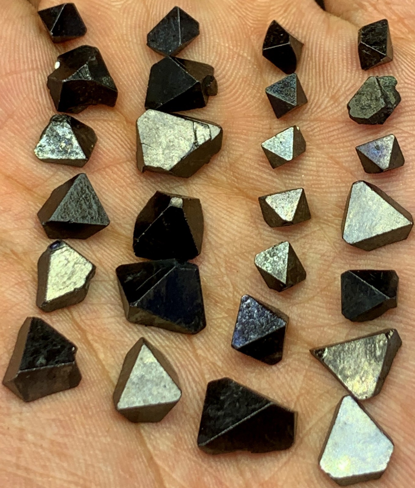 68 Carats Natural Lustrous Black Magnetite Crystals Lot From Zagi Pakistan