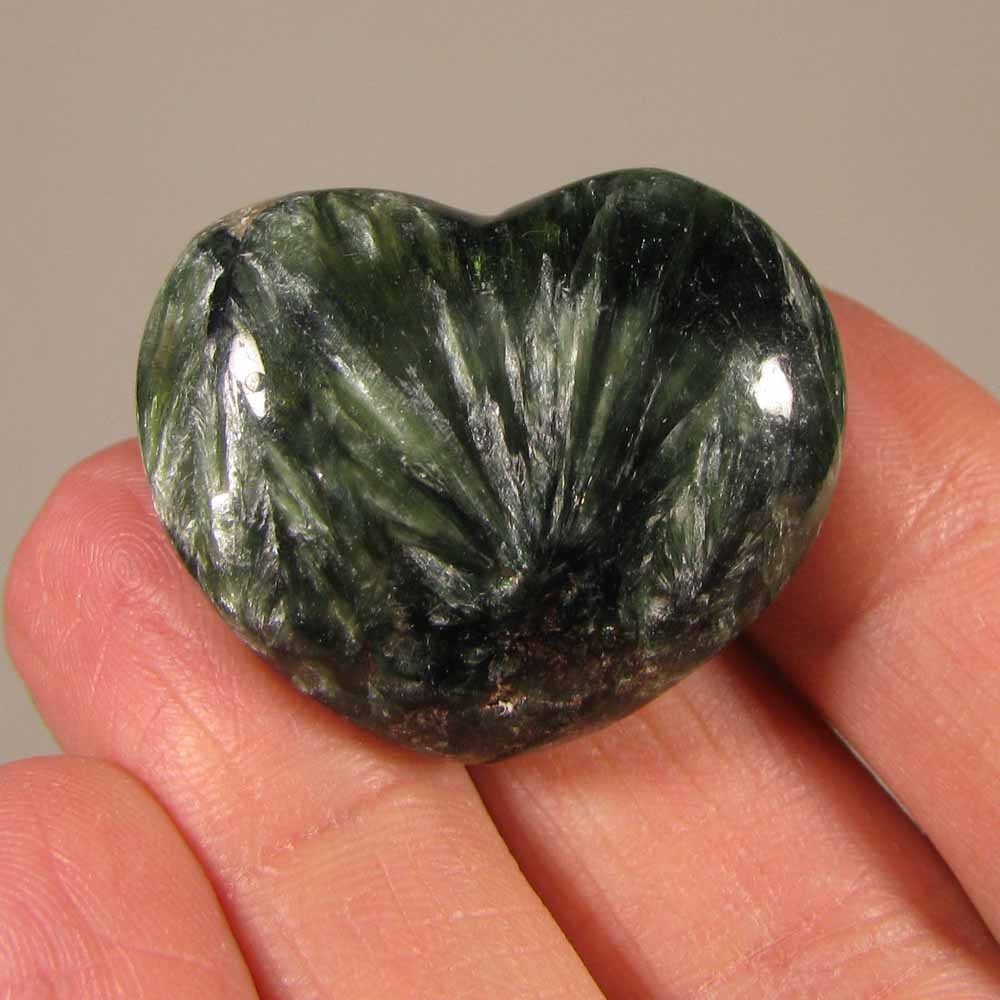 35mm SERAPHINITE Heart Polished Palm Stone – Siberia, Russia