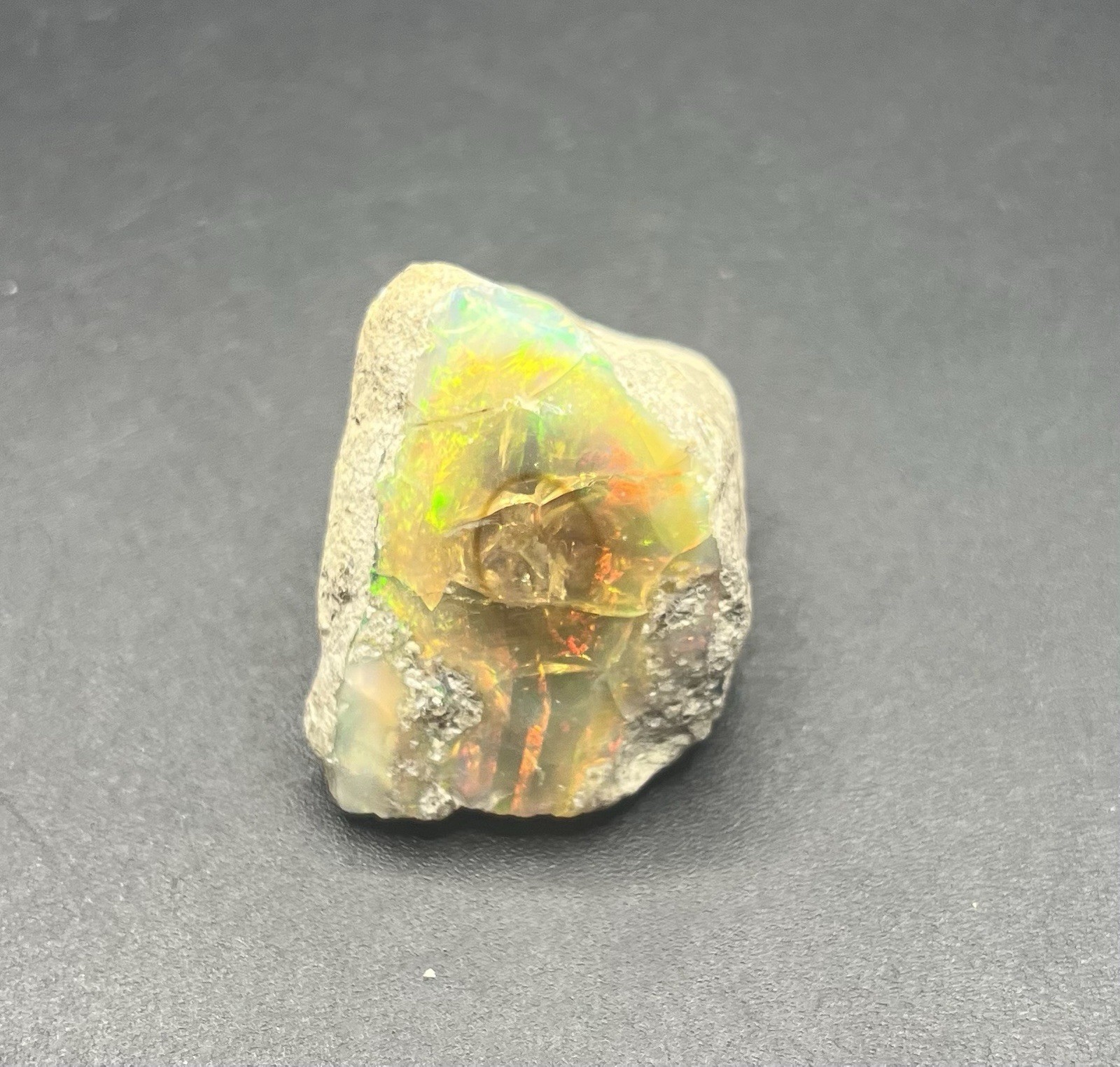 Ethiopian Welo Genuine Opal 23.8g Approximately 1 1/2in AWESOME FLASHES