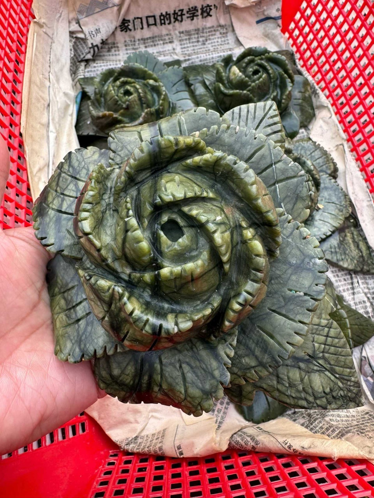 1pc Natural Serpentine Quartz Carved Flower Skull Crystal Reiki Healing Decor