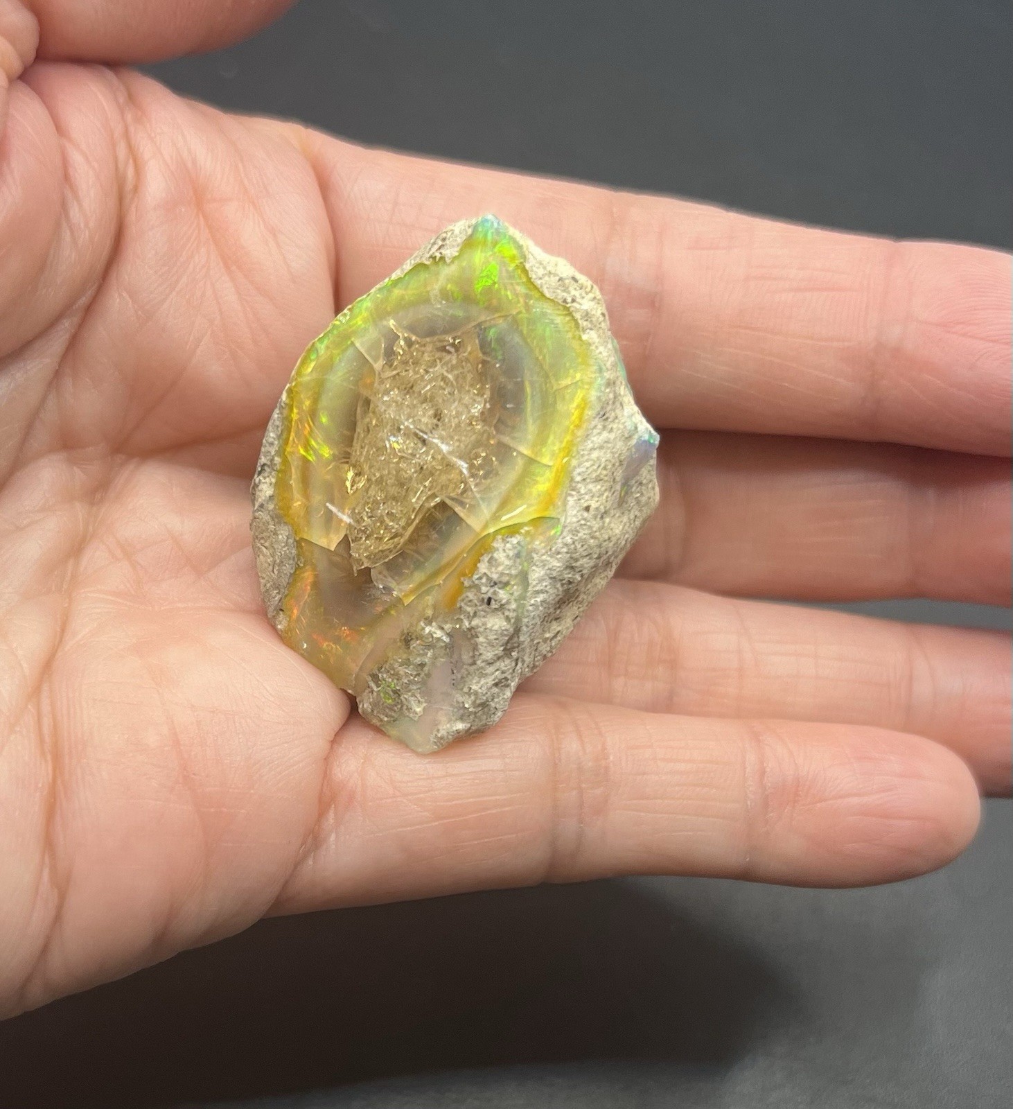 Ethiopian Welo Genuine Opal 23.8g Approximately 1 1/2in AWESOME FLASHES