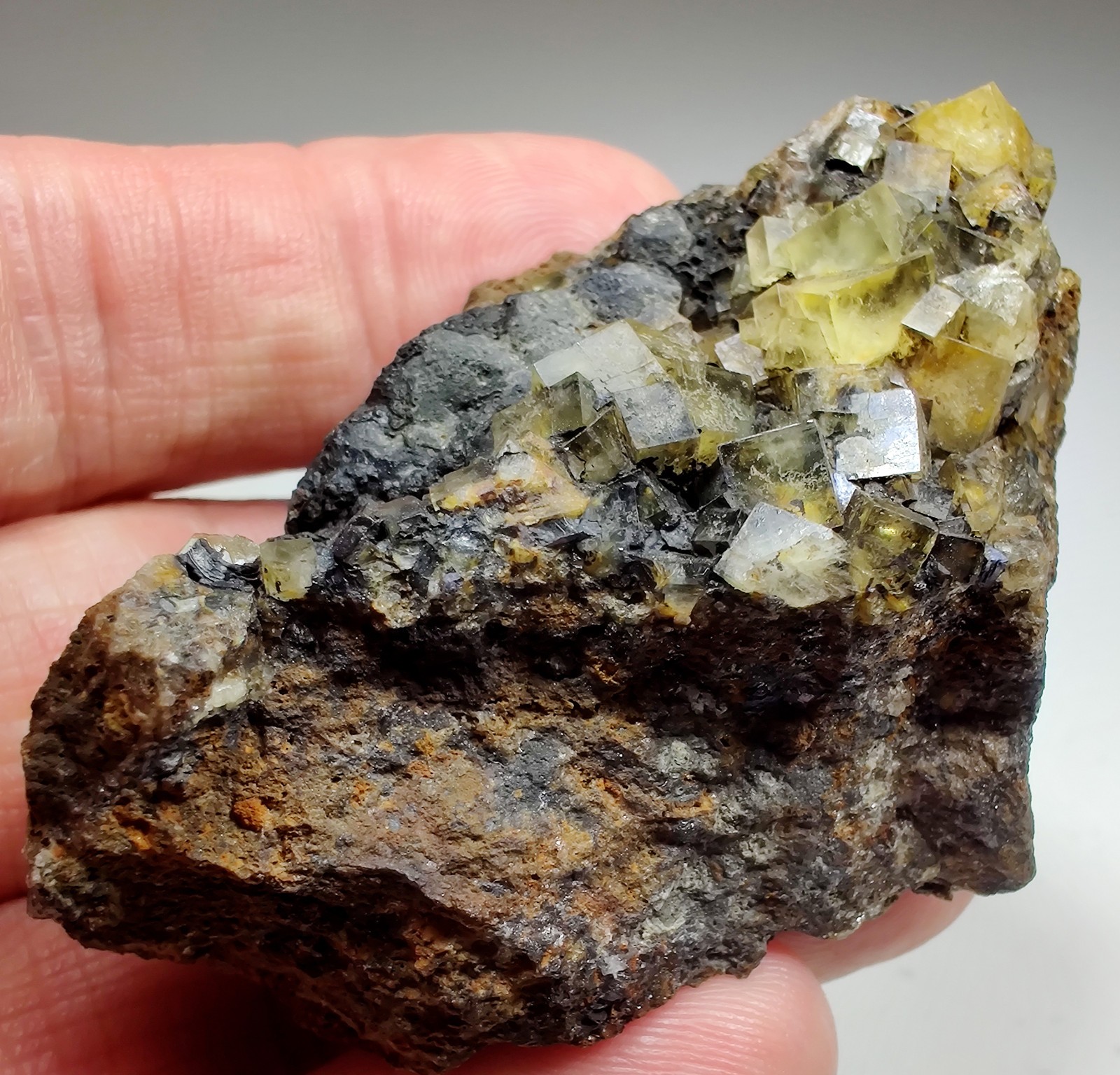 Fluorite crystals with Tar smell!. Illinois-Kentucky Fluorspar Dist. 118 grams.