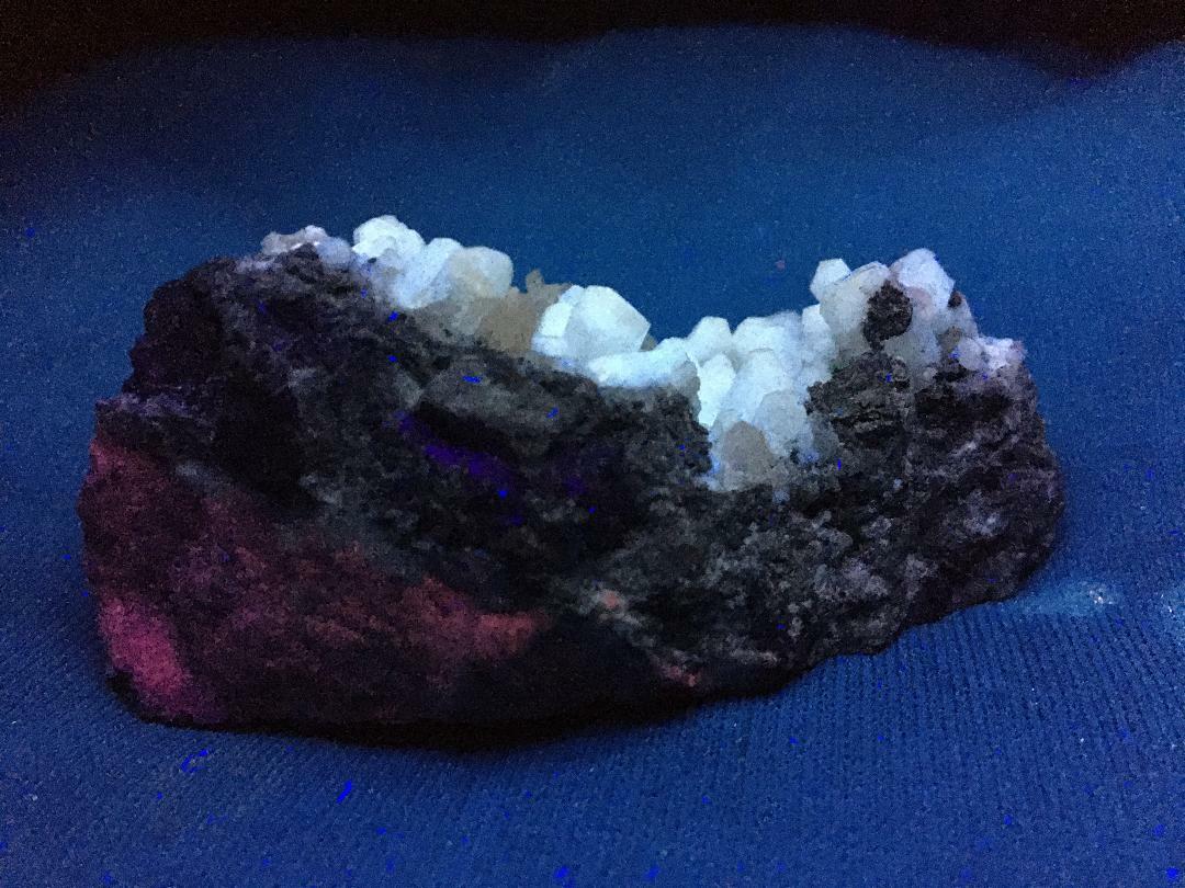 KB: BRIGHT SW FL. WHITE/CREAM TARNOWIZITE XLS. FROM TOUISSIT, MOROCCO