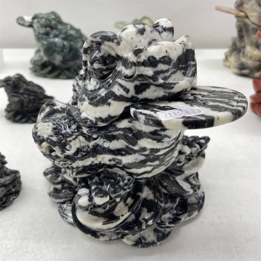 7.7LB 6.3″A+Natural Black And White Jasper Money Toad Crystal Hand Carved Statue