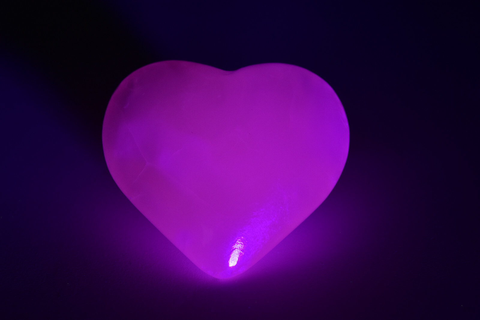 Medium Pink Mangano Calcite Heart Fluorescent UV Reactive 5.4 cm # S6