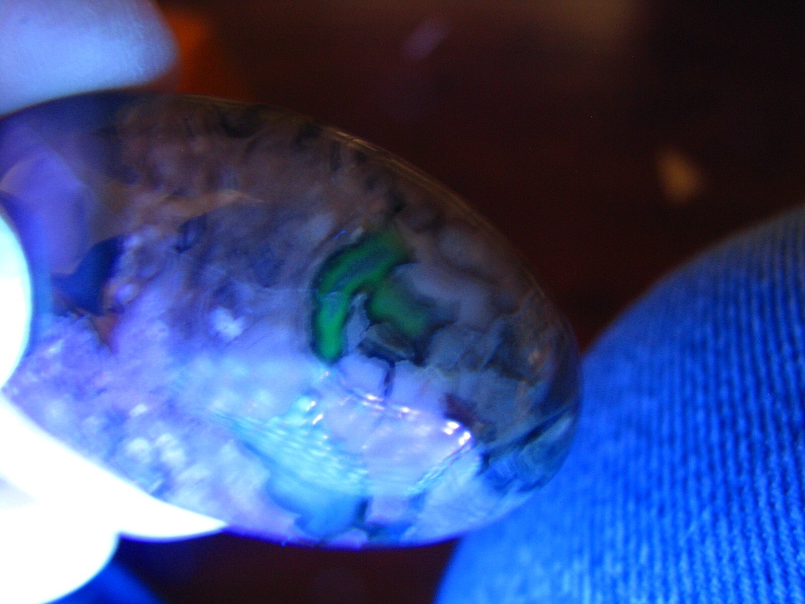 2in x 1.25in 33g VESUVIANITE AGATE POLISHED PALMSTONE FLUORESCENT CHINA #439