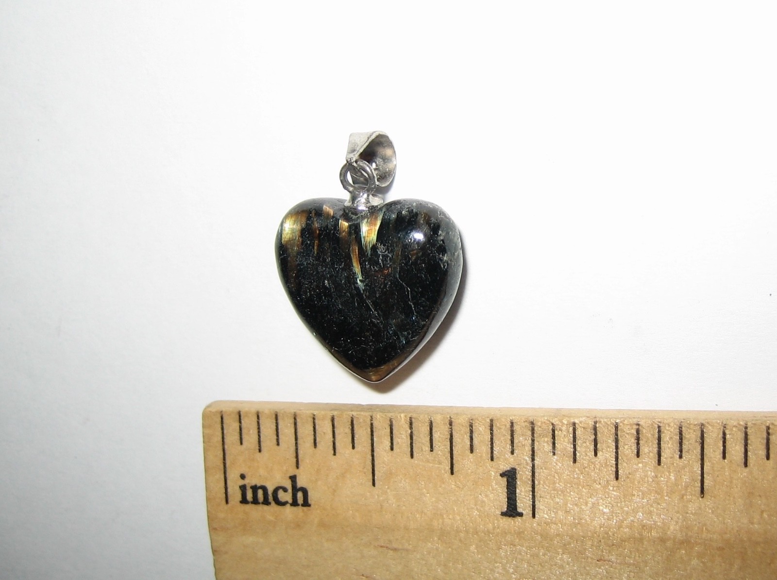 15mm RARE! POLISHED NATURAL AUTHENTIC NUUMMITE STONE HEART PENDANT GREENLAND *2